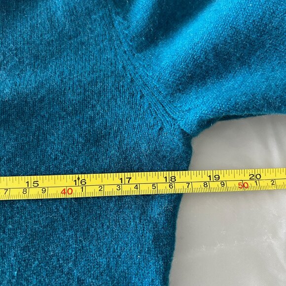 APT. 9 Blue Cashmere V Neck Sweater Sz M - Picture 8 of 8